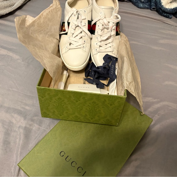 Gucci Ace Sneaker with Bee - Picture 2 of 10